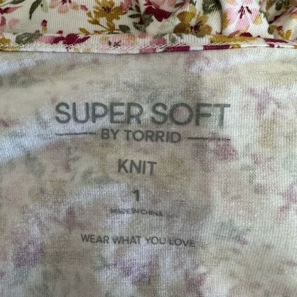Torrid Top Women Size 1X Super Soft Smocked Flutter Sleeve Floral Cottagecore - Picture 10 of 13
